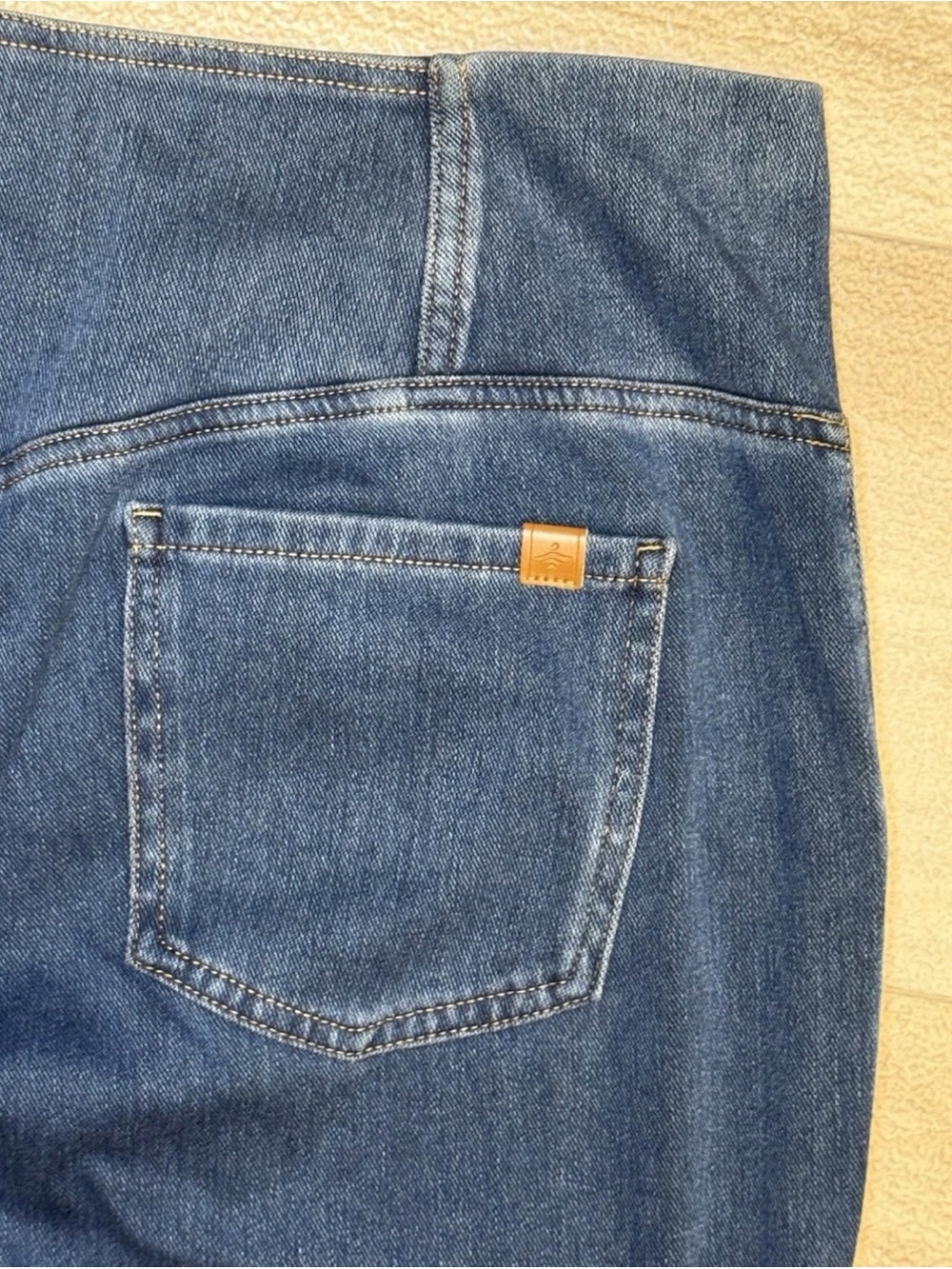 Halara Flex™ V-Cut Waist Blue Wash Flared
Stretch Jeans Pockets Women's 29 x30 - Picture 7 of 11